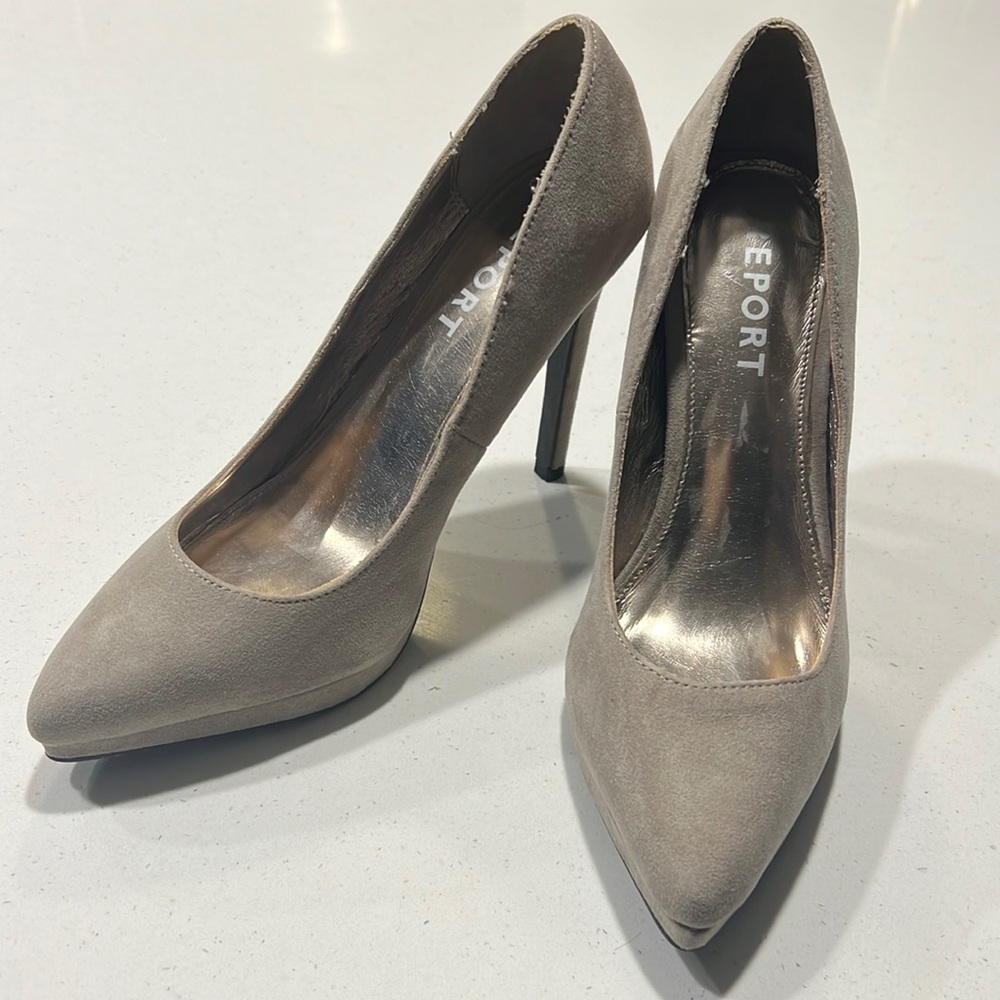 Women’s Report size 7.5 tan suede heels worn once in excellent condition.